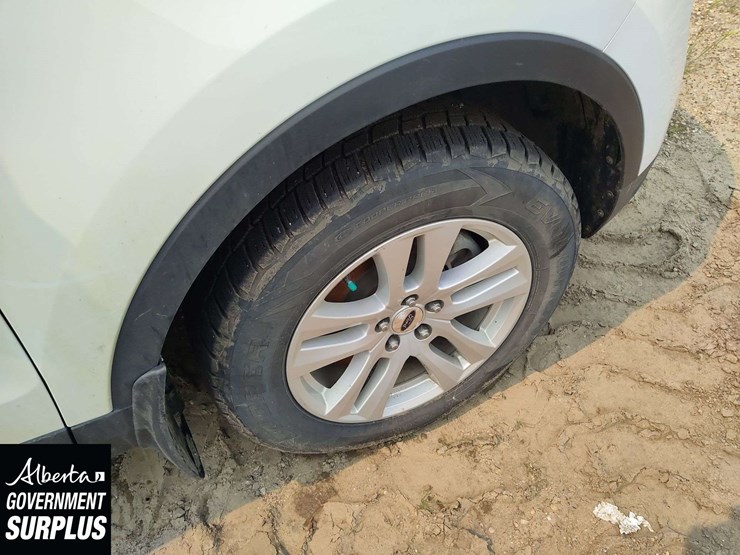 2019-ford-explorer-image-27