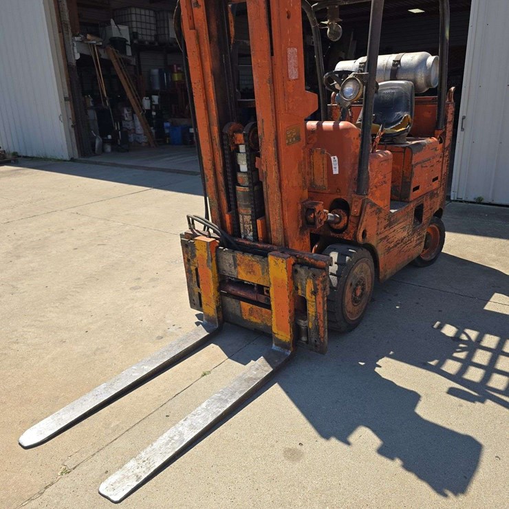 Forklift Cat T60C Model, 7,787 hours, Side Shift, LP