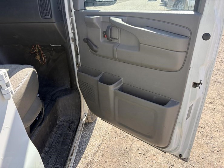 2012-chevrolet-express-2500-image-8