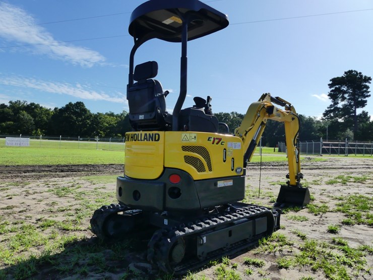 new-holland-e17c-image-3