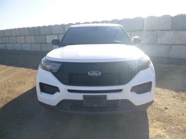 2020-ford-explorer-image-23