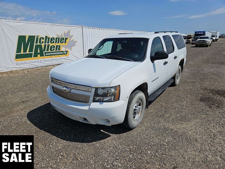 2011-chevrolet-suburban-image-1
