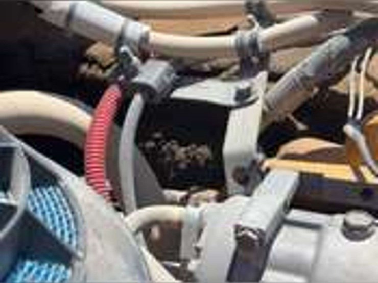 2007-freightliner-m2-106-image-37