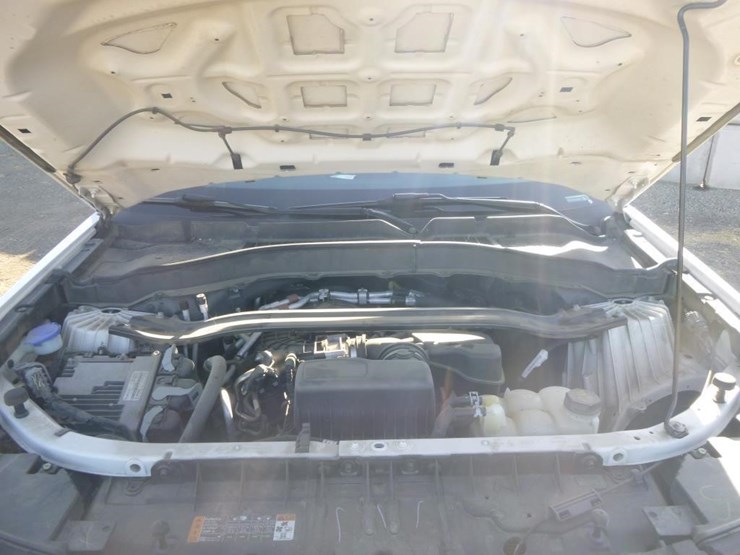 2020-ford-explorer-image-25