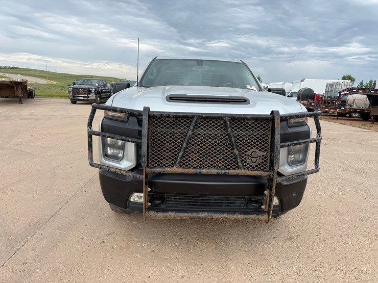 2021-chevrolet-silverado-2500hd-image-3
