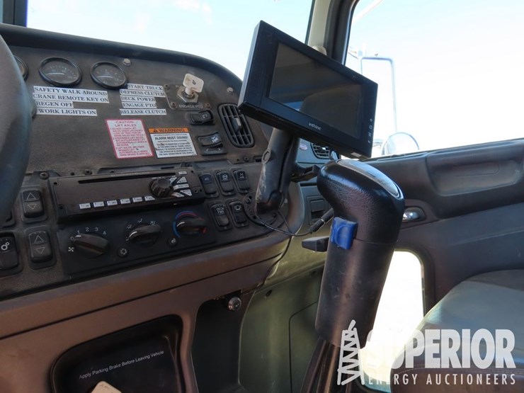 2012-peterbilt-367-image-10