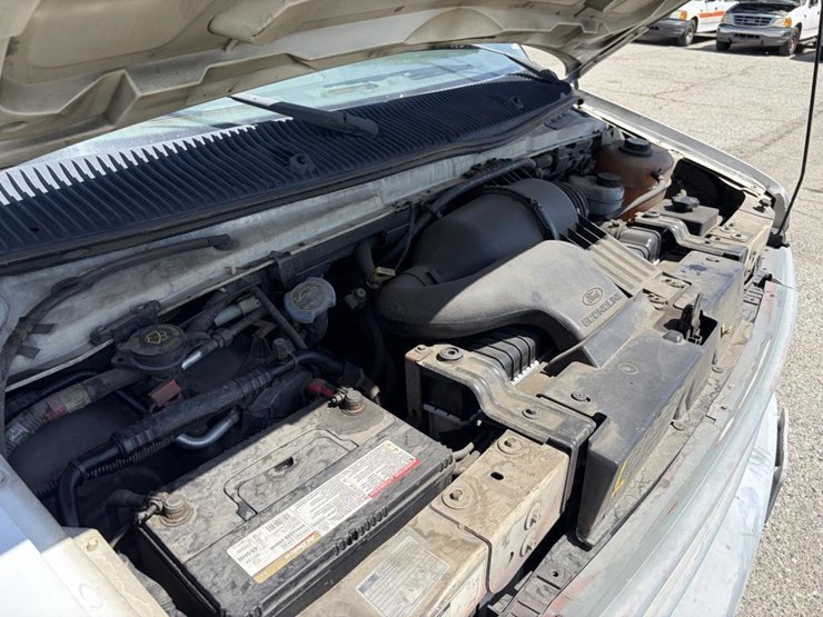 2002-ford-e350-image-17