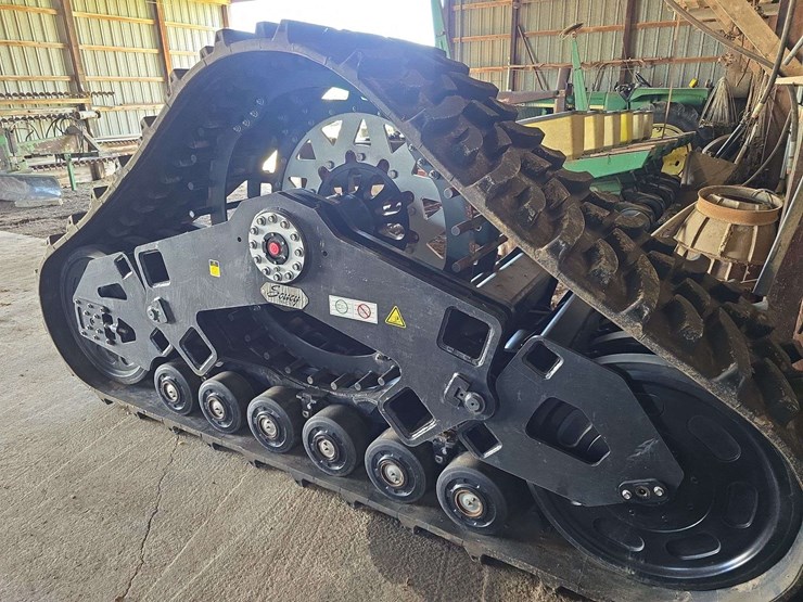 2014-saucy-combine-tracks,-32''-very-low-use,-have-used-two-season,-probably-less-than-1500-acres-of-entire-use,-have-the-adapter-to-fit-a-jd-combine-image-21