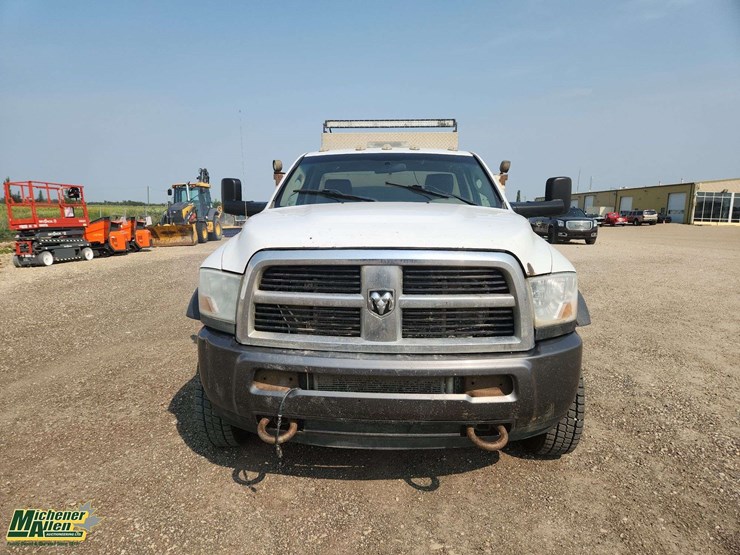 2011-ram-5500-4x4-s/a-service-truck-image-9