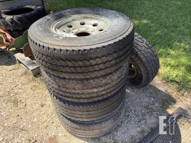 truck-tires-image-1