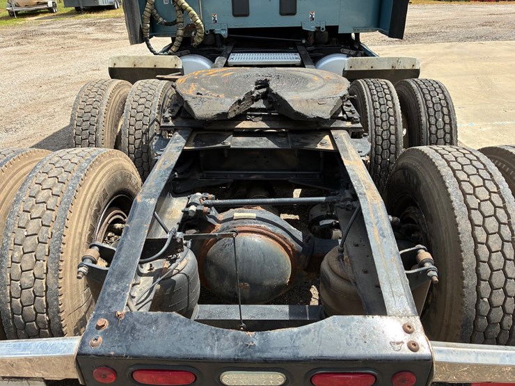 2015-peterbilt-579-image-7