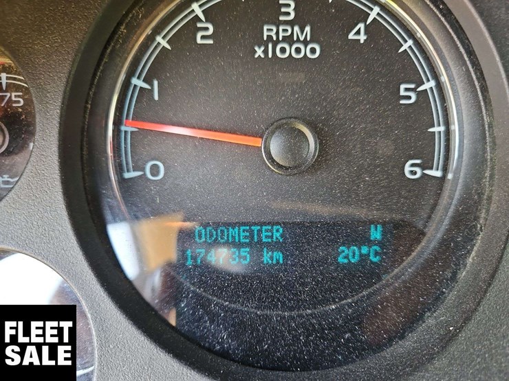 2011-chevrolet-suburban-image-21