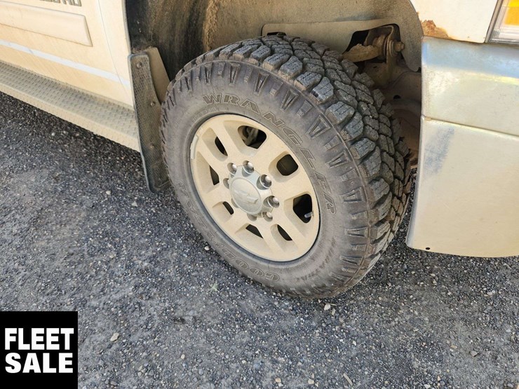 2011-chevrolet-silverado-2500hd-image-13
