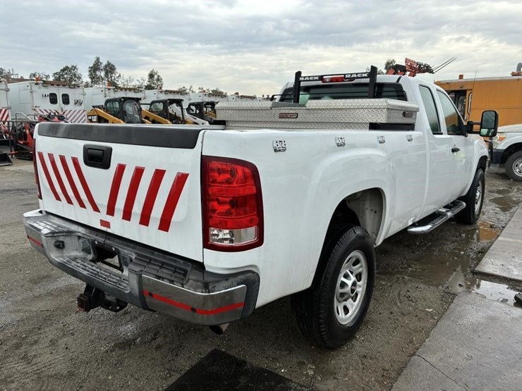 2012-gmc-sierra-3500-image-3