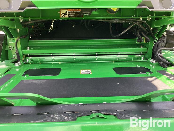 2025-john-deere-s7-700-image-17