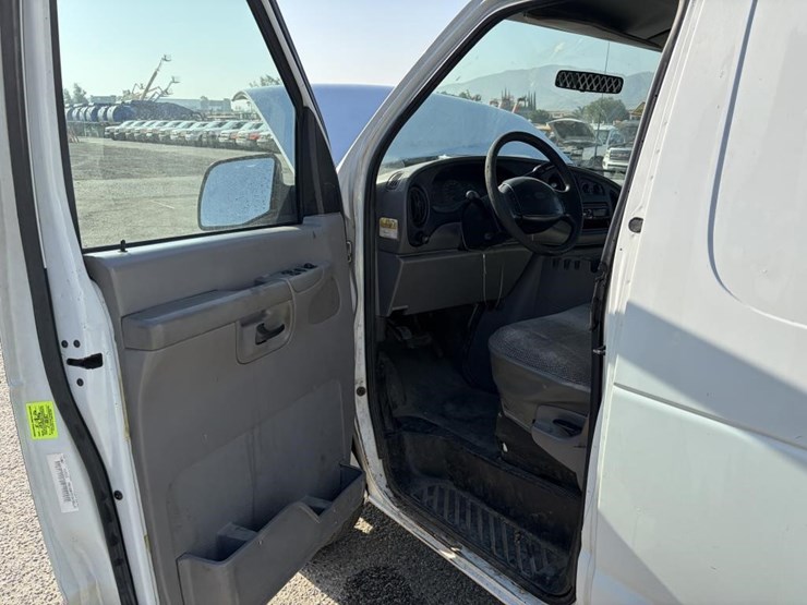 2002-ford-e350-image-12