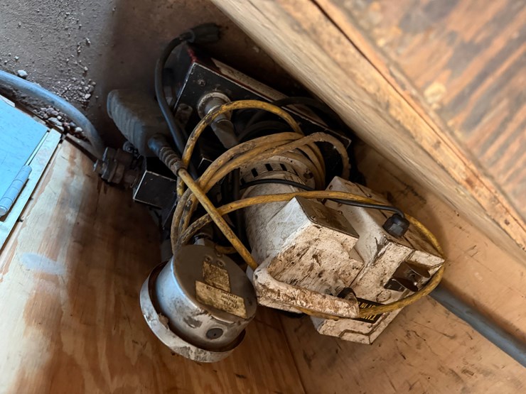 2018-ford-cargo-image-32