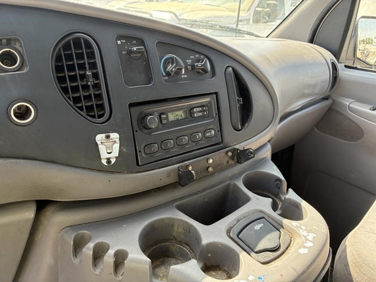 2002-ford-e350-image-22