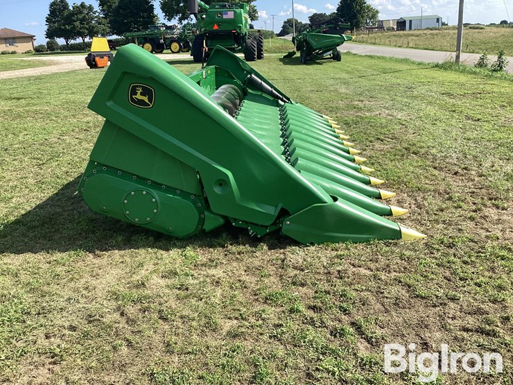 2025-john-deere-cr12-image-4