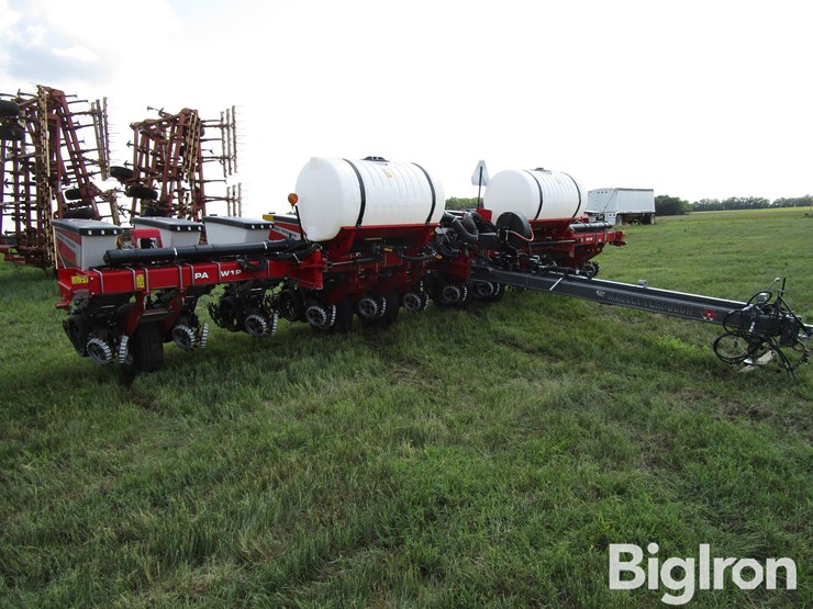 2023-massey-ferguson-pa-w12-12r30-front-fold-planter-w/liquid-fertilizer-image-11