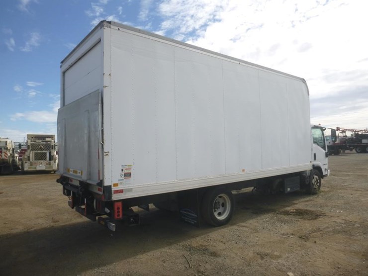 2017-isuzu-nrr-image-3