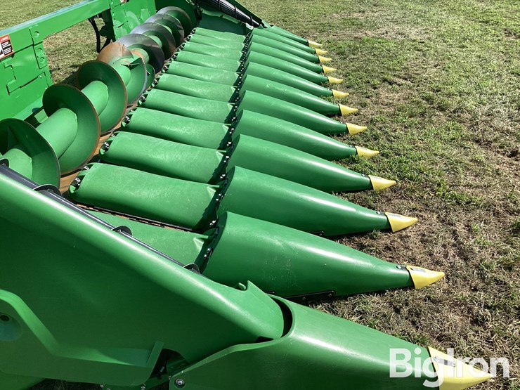 2025-john-deere-cr12-image-16