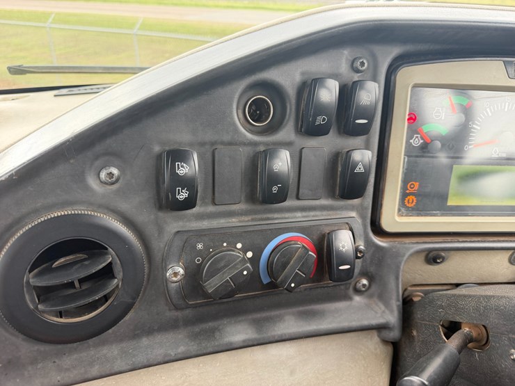 caterpillar-730c-image-16