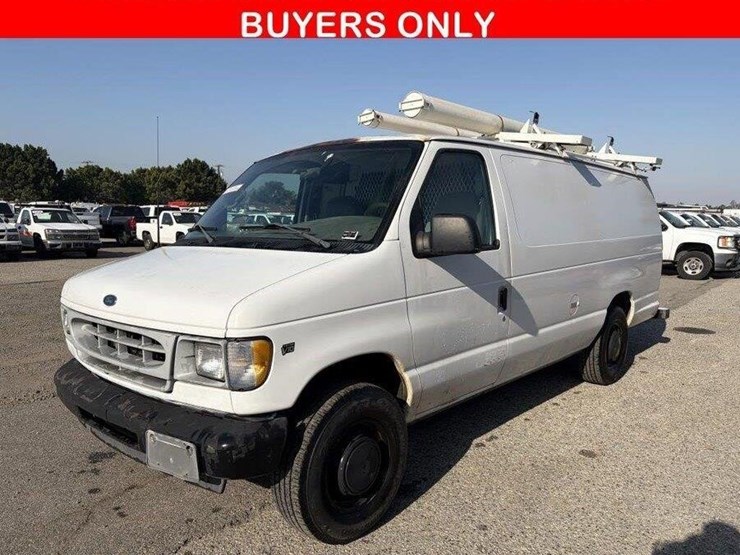 2002-ford-e350-image-1