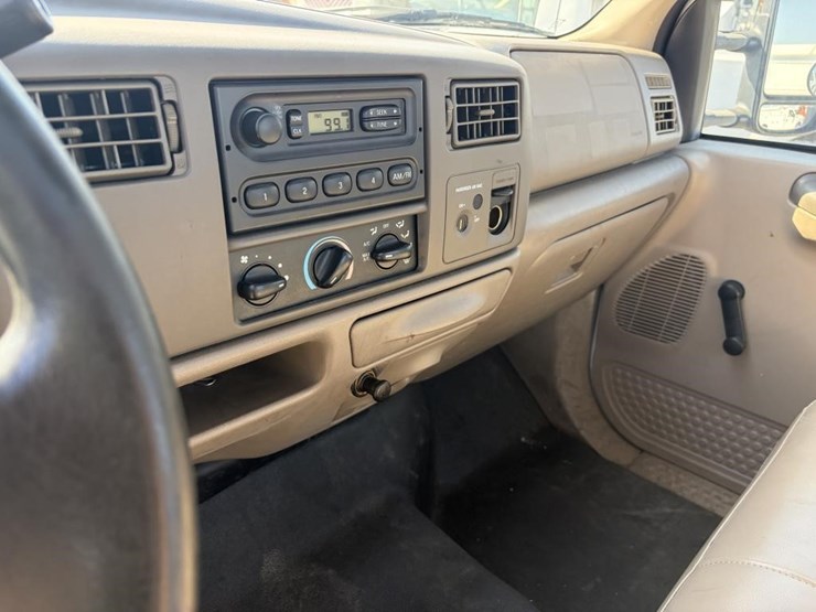 2004-ford-f350-xl-image-16