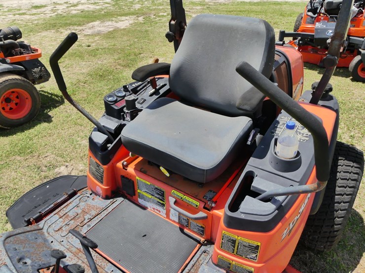 2011-kubota-zd326-image-10