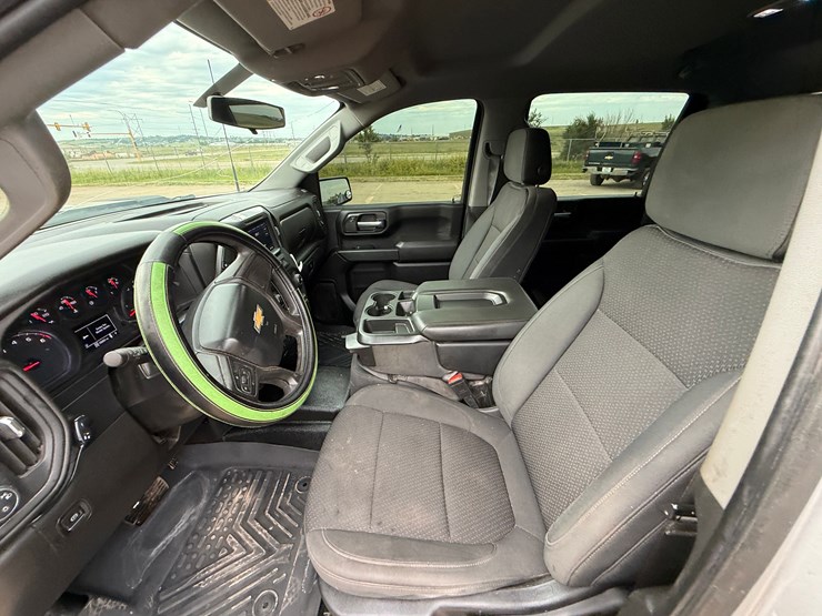 2021-chevrolet-silverado-2500hd-image-14