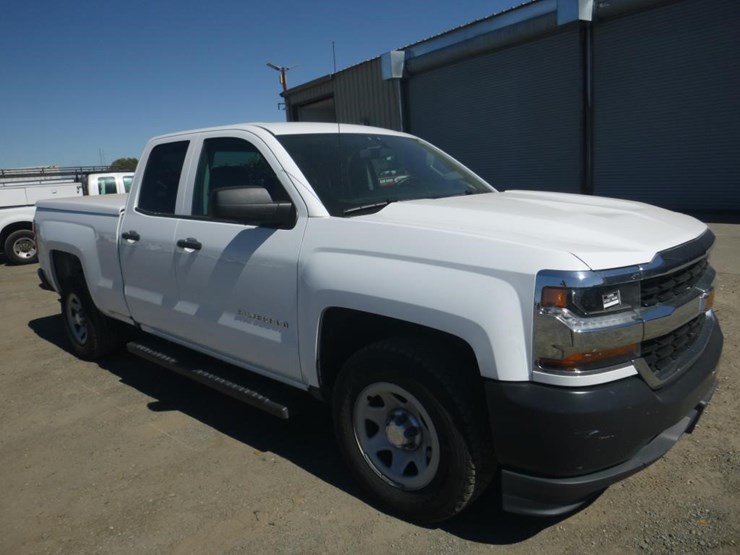 2018-chevrolet-1500-image-2