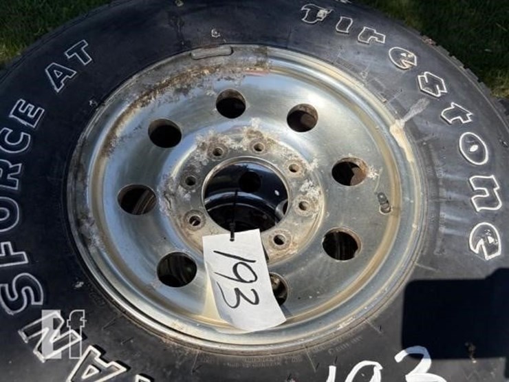 truck-tires-image-3