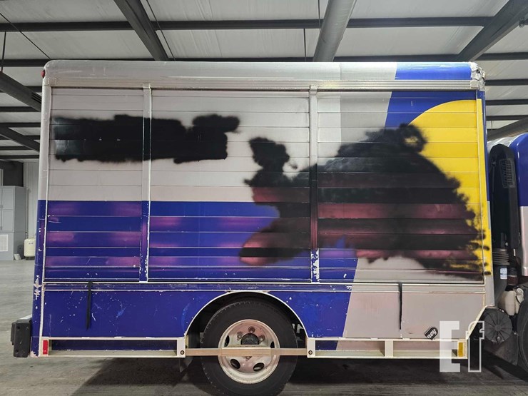 2018-isuzu-nrr-image-17