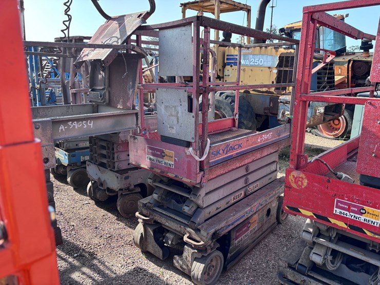 #39055-•-skyjack-sj111-3219-scissorlift-electric-|-for-parts/repairs-image-2
