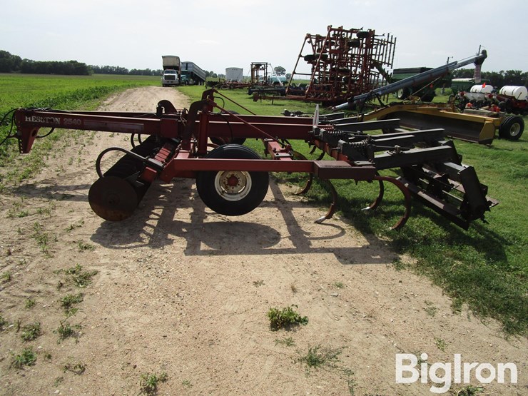 hesston-2540-image-8