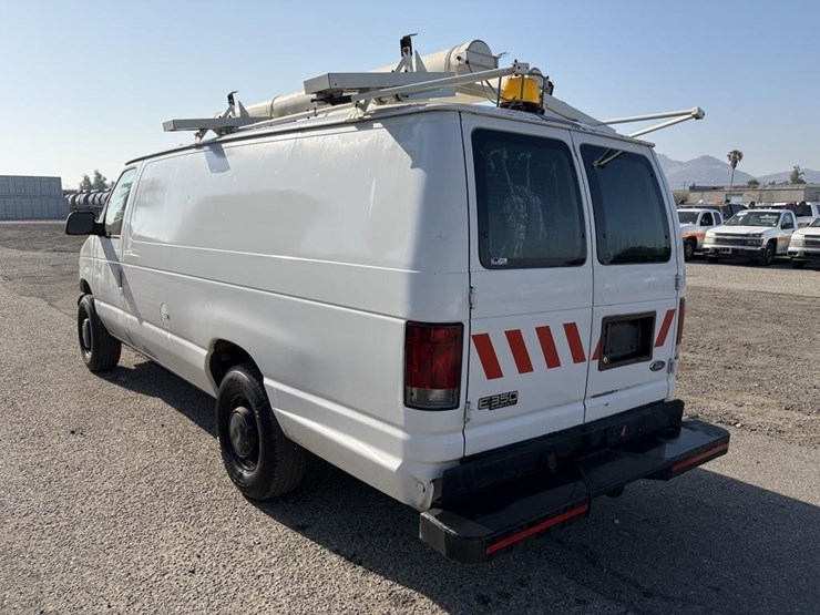 2002-ford-e350-image-4
