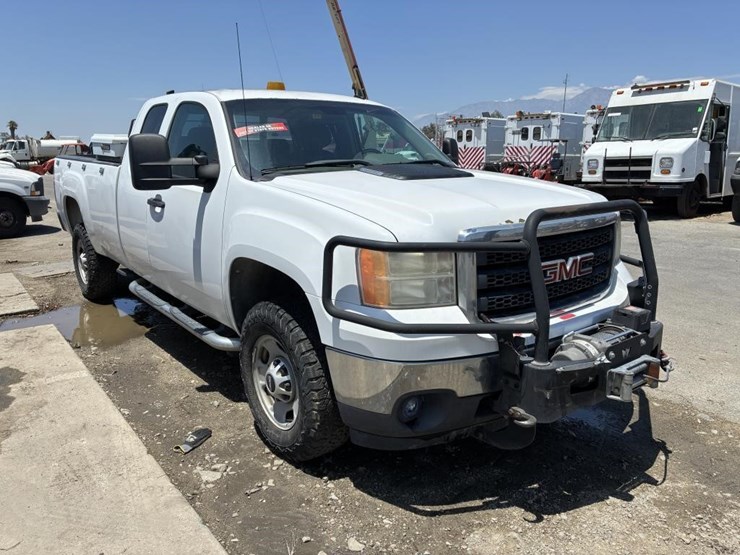 2012-gmc-sierra-2500-image-2
