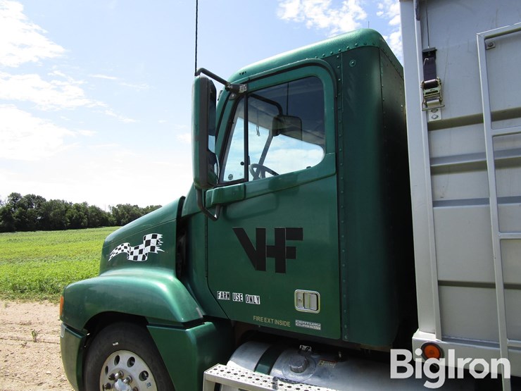 2003-freightliner-cst120-century-classic-t/a-grain-truck-image-10