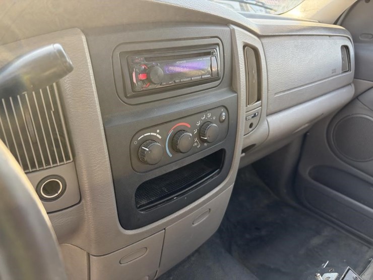 2006-dodge-2500-image-15