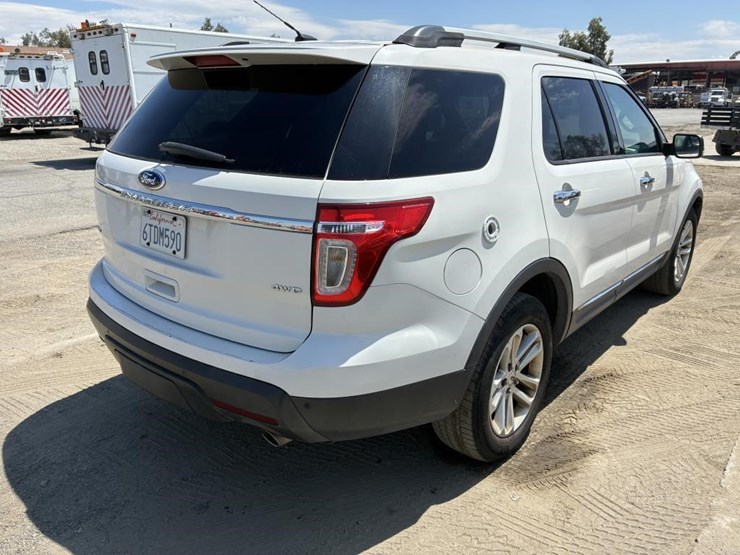 2011-ford-explorer-xlt-image-3