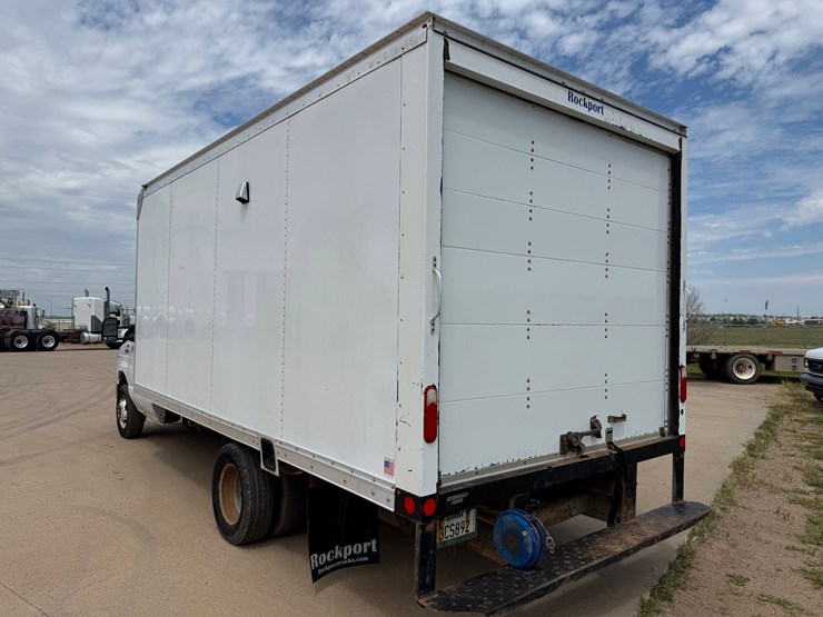 2018-ford-cargo-image-9