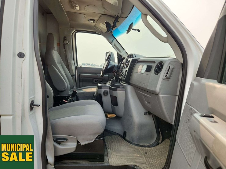 2013-ford-e450-image-36