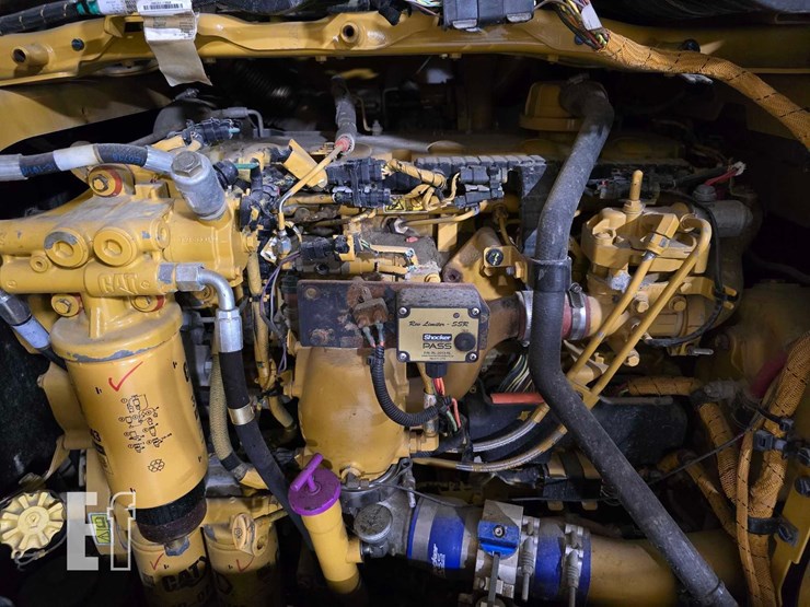 2014-caterpillar-160m2-image-25