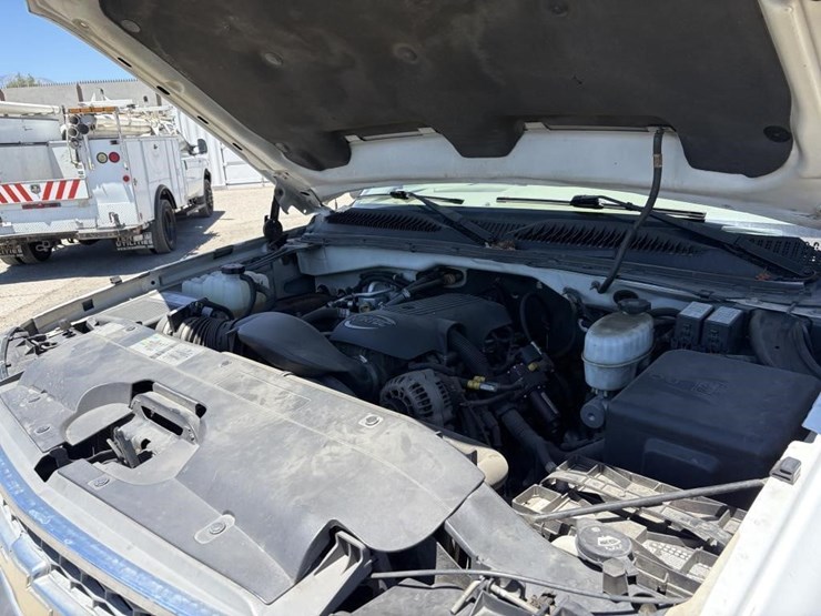 2005-chevrolet-silverado-2500-image-8
