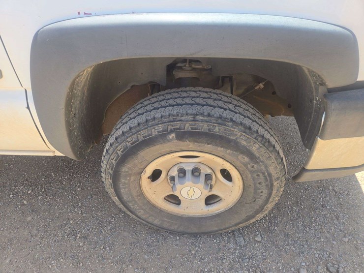 2006-chevrolet-silverado-2500-image-11