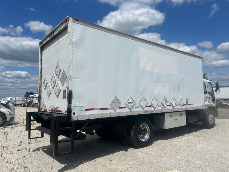 2001-gmc-t7500-image-5