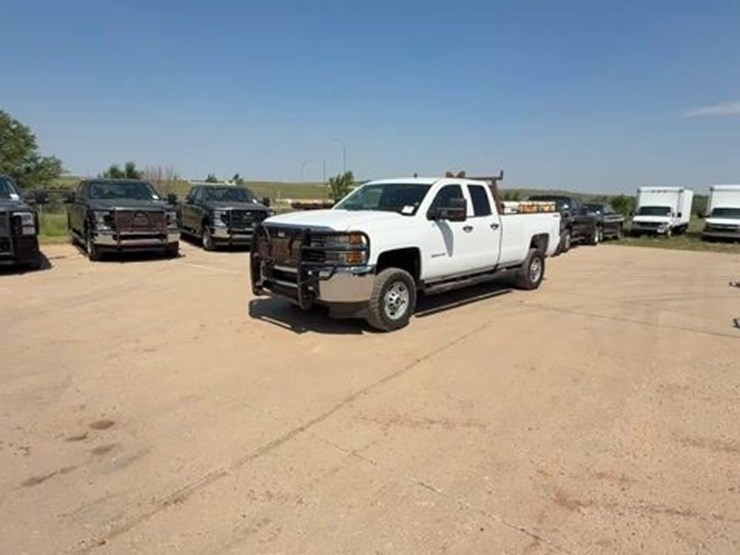 2017-chevrolet-silverado-2500hd-image-1