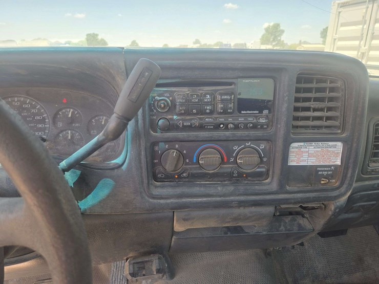 2001-chevrolet-silverado-2500-image-16