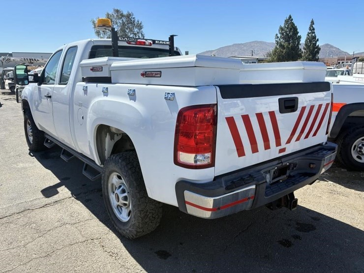 2012-gmc-sierra-2500-image-4